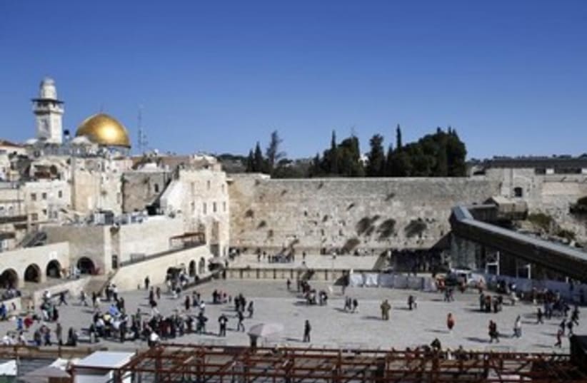 Western Wall plaza general view 370 (photo credit: REUTERS)