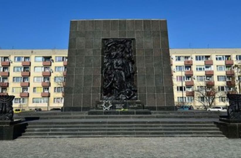 Ghetto uprising monument in Warsaw 370 (photo credit: wikimedia commons)