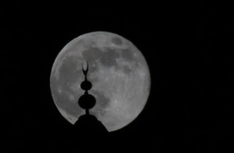 Super Moon over Jerusalem 370 (photo credit: Marc Israel Sellem/The Jerusalem Post)