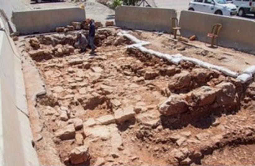 Roman era road discovered in beit hanina 370 (photo credit: Courtesy IAA)