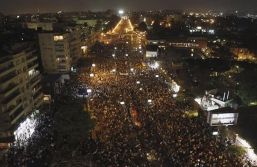 egypt protests 390 (photo credit: REUTERS)