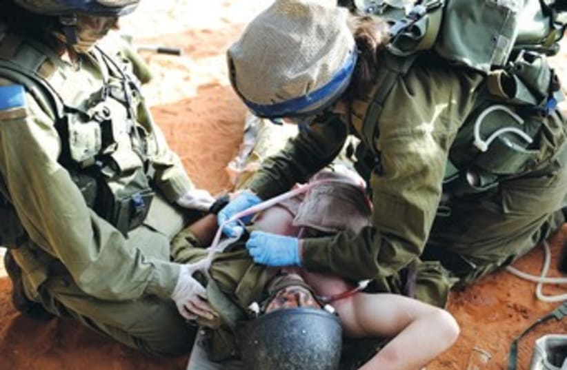 IDF medical drill 370 (photo credit: IDF Spokesman)