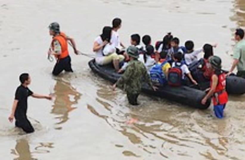 China flood 224.88 (photo credit: AP)