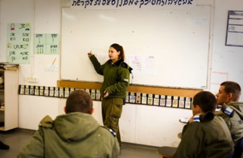 Soldier teaches in class, 370 (photo credit: IDF Spokesperson)