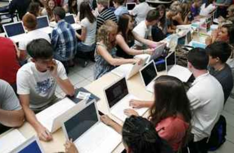 Students at computers (photo credit: Reuters)