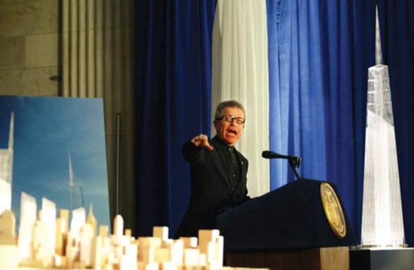 Libeskind alongside a model of his Freedom Tower521 (photo credit: REUTERS)
