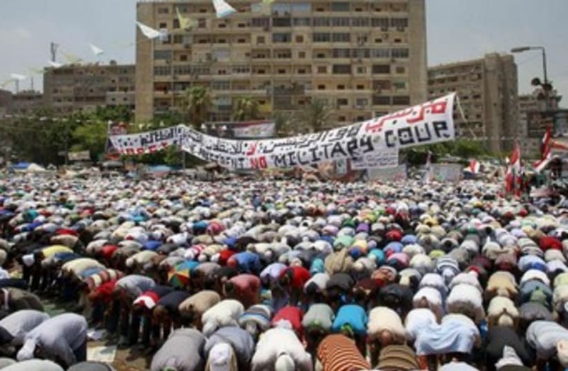 Morsi supporters in Cairo 370 (photo credit: REUTERS/Louafi Larbi)
