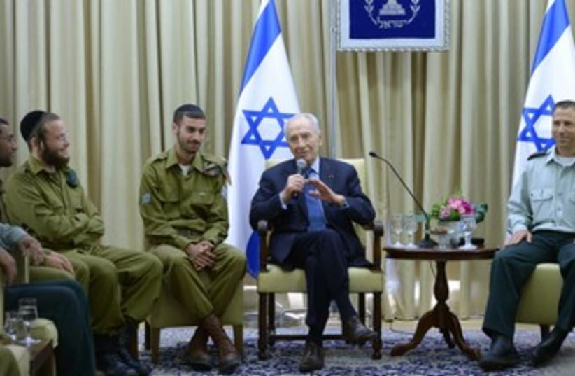 peres meets with haredi soldiers 370 (photo credit: Mark Neiman/GPO)