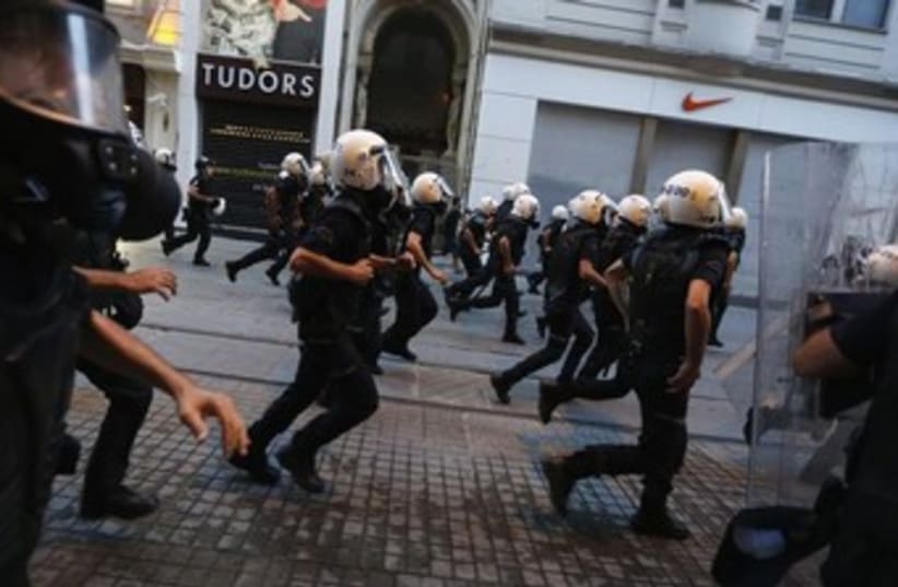 turkey riot police 370 (photo credit: REUTERS)