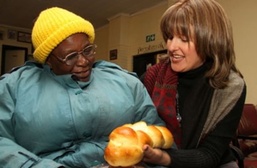 Baking challah for Mandela 370 (photo credit: Courtesy SA Jewish Board of Deputies)