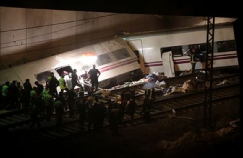 Spain Rescue workers train crash 370 (photo credit: REUTERS)