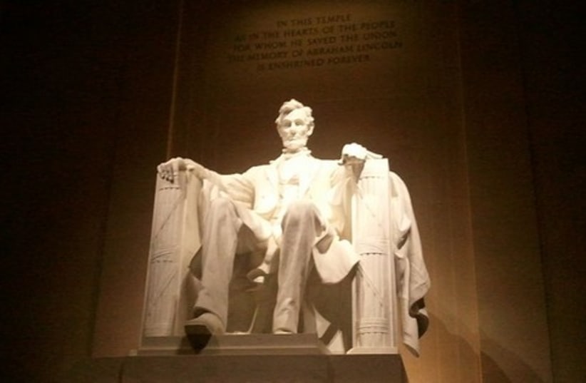 Lincoln Memorial 521 (photo credit: Wikimedia Commons)