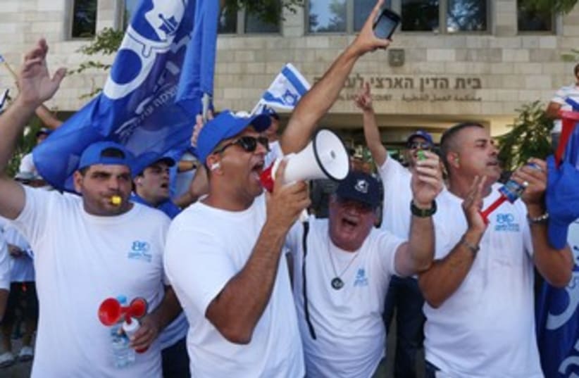 Port workers demonstration 370 (photo credit: Marc Israel Sellem/The Jerusalem Post)
