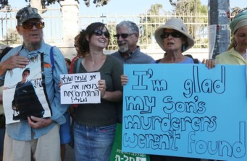 Seth and Sherri Mandell protest 370 (photo credit: Marc Israel Sellem/The Jerusalem Post)