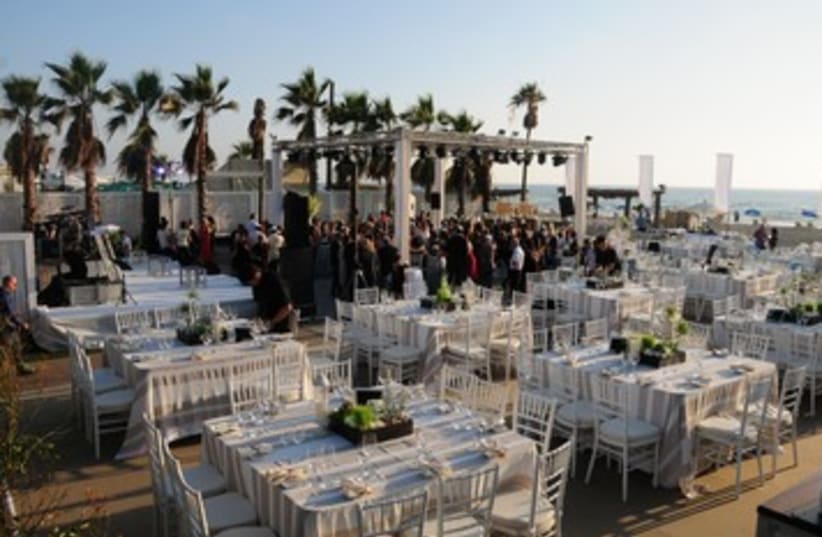 Beach wedding (photo credit: Avner Zarfati)