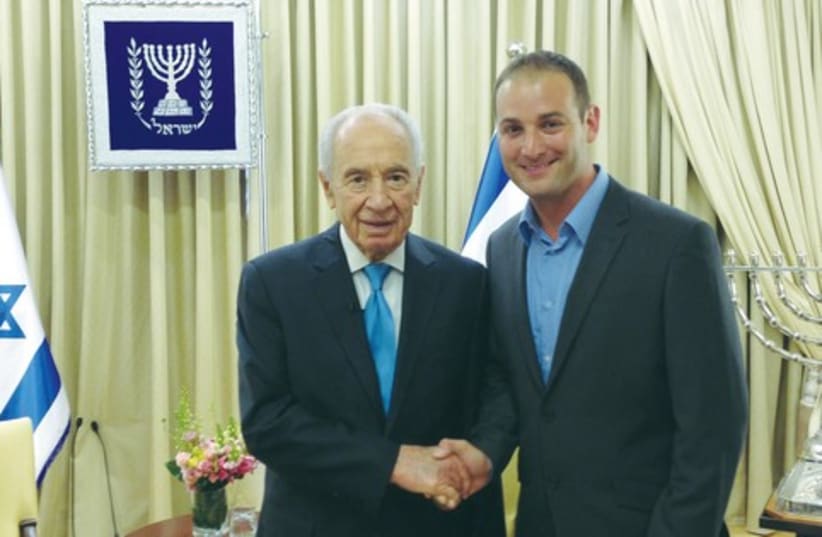 Michael Dickson with Shimon Peres 521 (photo credit: Courtesty)