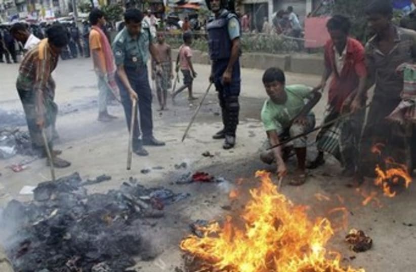 Dhaka protest370 (photo credit: Reuters)