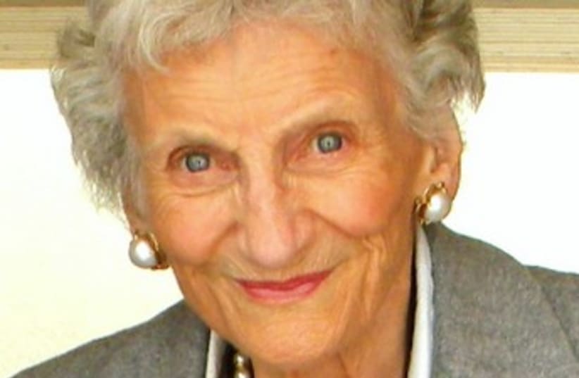 Holocaust scholar Elisabeth Maxwell dies at 92 - The Jerusalem Post