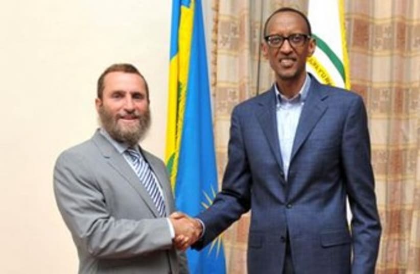 Shmuley Boteach and Rowanda President  Paul Kagame 370 (photo credit: Courtesy)