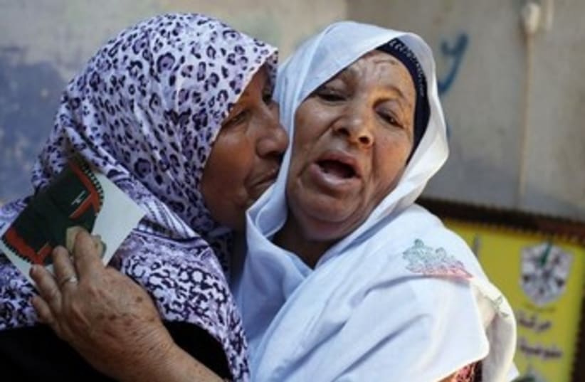 Palestinian prisoner mother hears news of release 370 (photo credit: REUTERS/Ibraheem Abu Mustafa)
