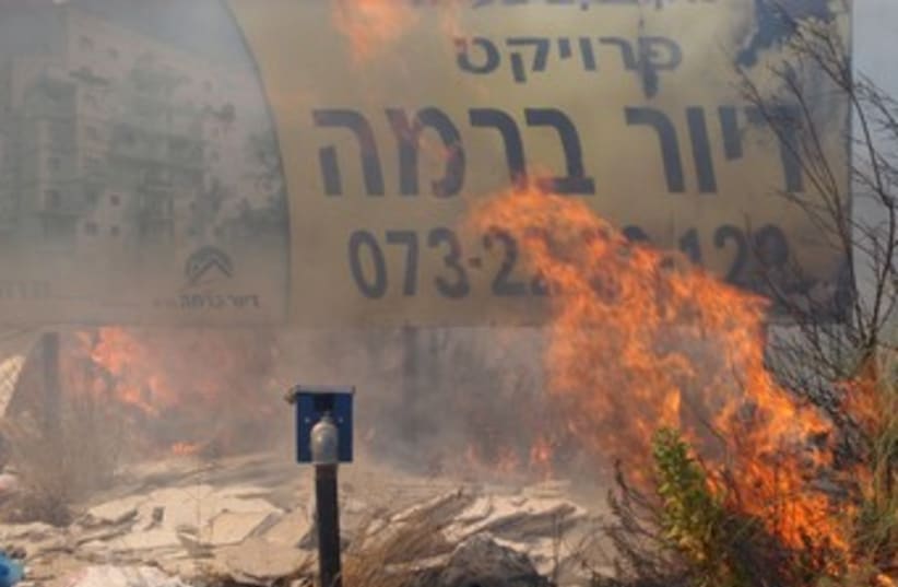 Haredim in Beit Shemesh protest desecration of graves 370 (photo credit: Sam Sokol)