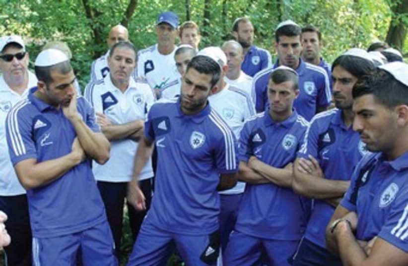 Israel national soccer team at Babi Yar 370 (photo credit: Israel Football Association website)