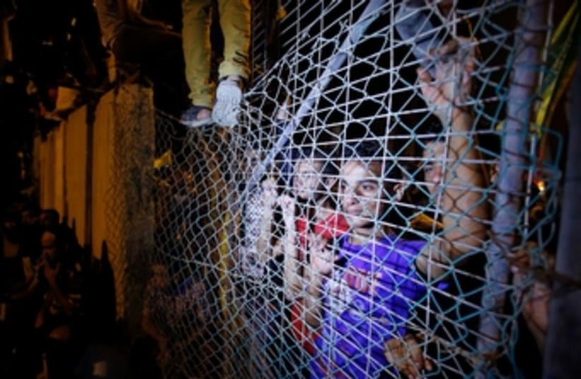 prisoners erez crossing 370 (photo credit: Reuters)