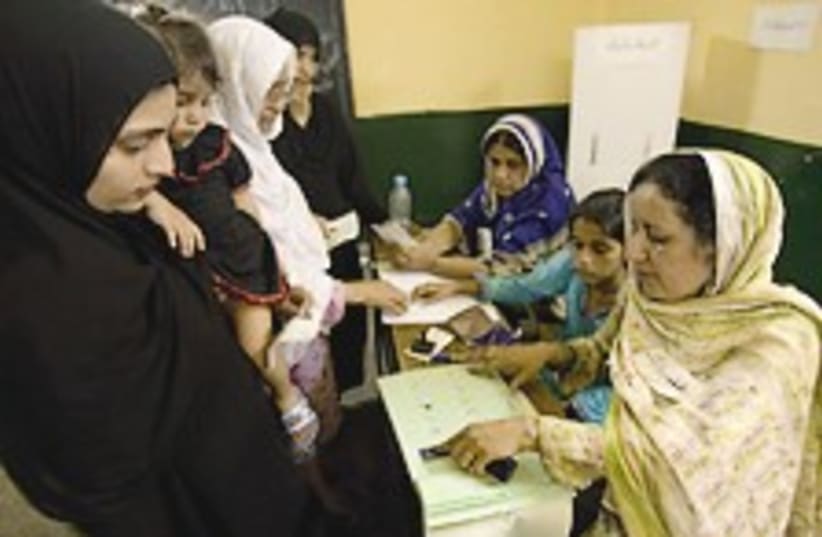 pakistan vote 224.8 (photo credit: AP)