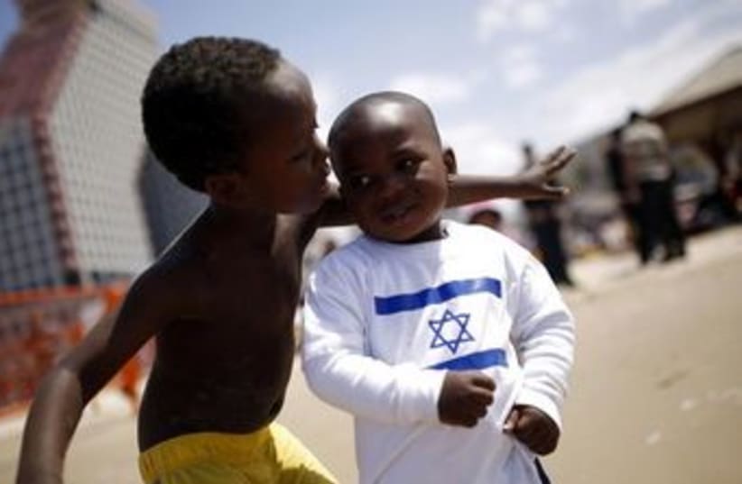 Children of migrant workers Tel Aviv African refugee 370 (photo credit: REUTERS/Amir Cohen)