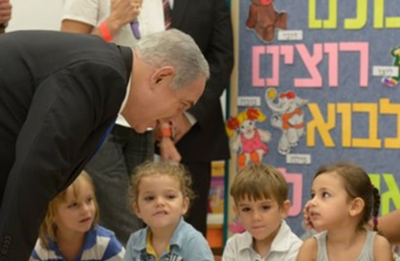 Prime Minister Binyamin Netanyahu visits kindergarten (photo credit: Courtesy)