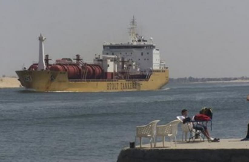 A ship crossing the Suez Canal 370 (photo credit: REUTERS)