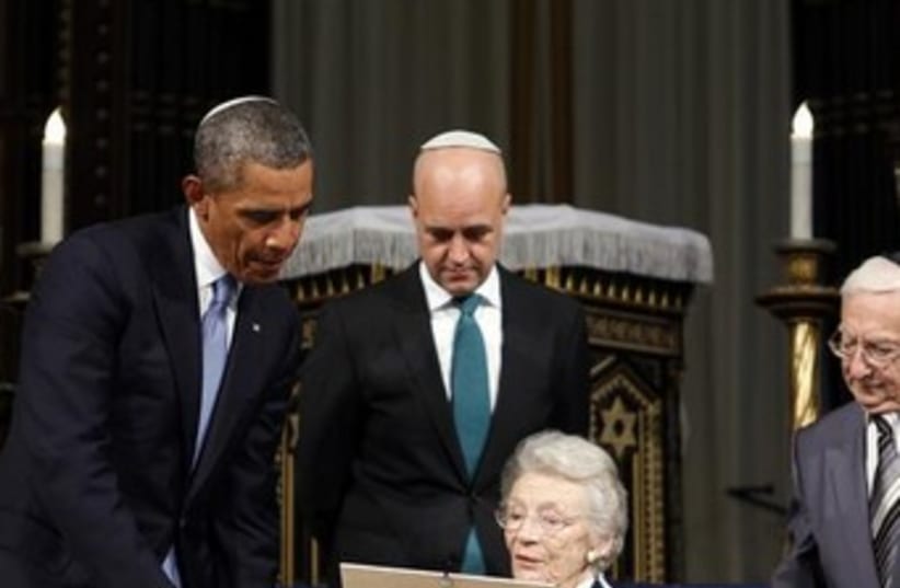 US President Obama in Stockholm's Great Synagogue370 (photo credit: REUTERS)