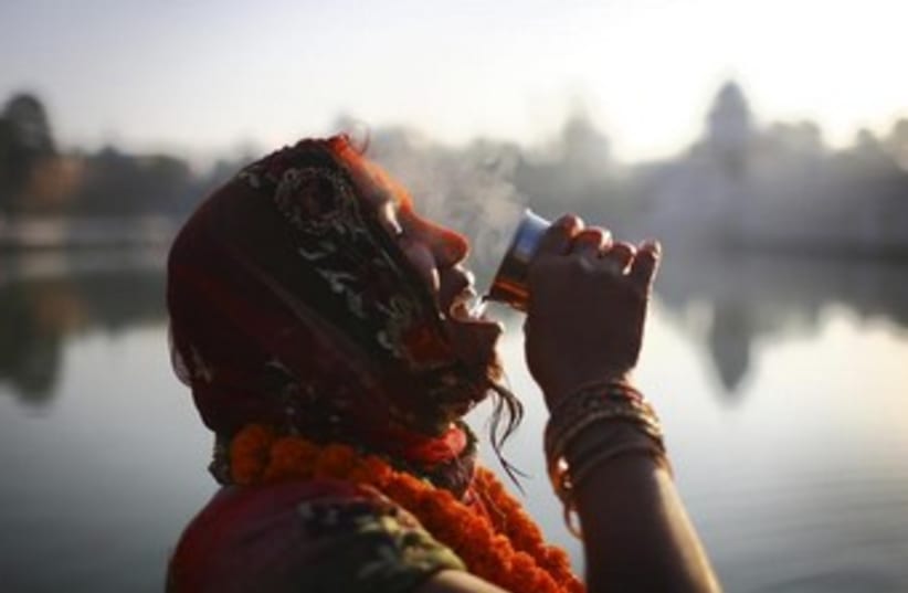 woman drinks water 370 (photo credit: REUTERS)