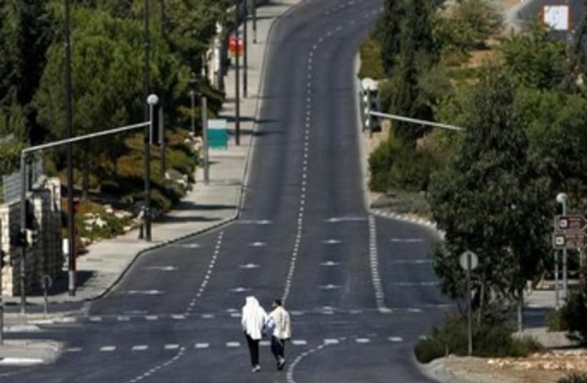 empty street on yom kippur 370 (photo credit: REUTERS)