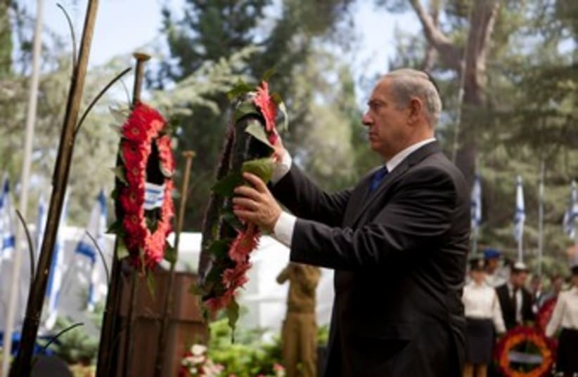 bibi lays wreath yom kippur war ceremony 150 (photo credit: Courtesy GPO)