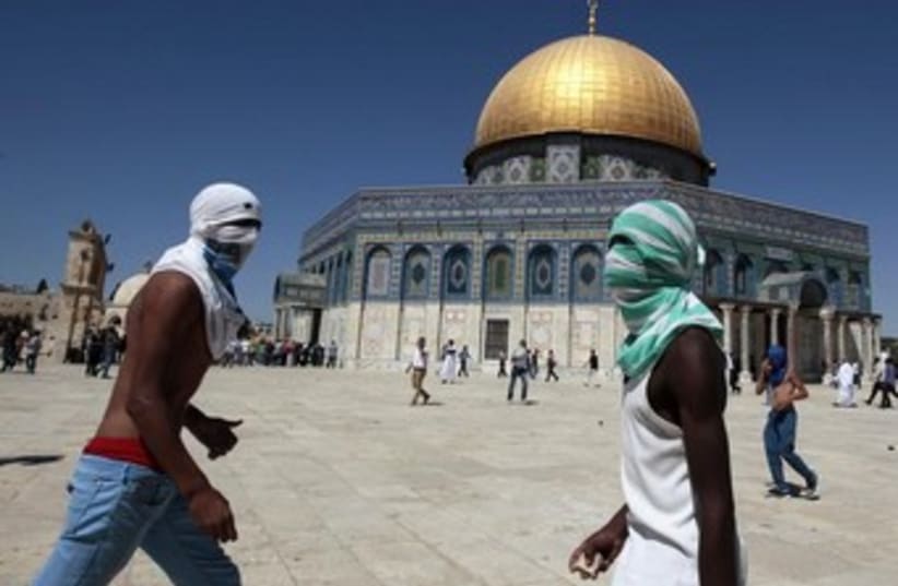 palestinians throw rocks temple mount 370 (photo credit: REUTERS)