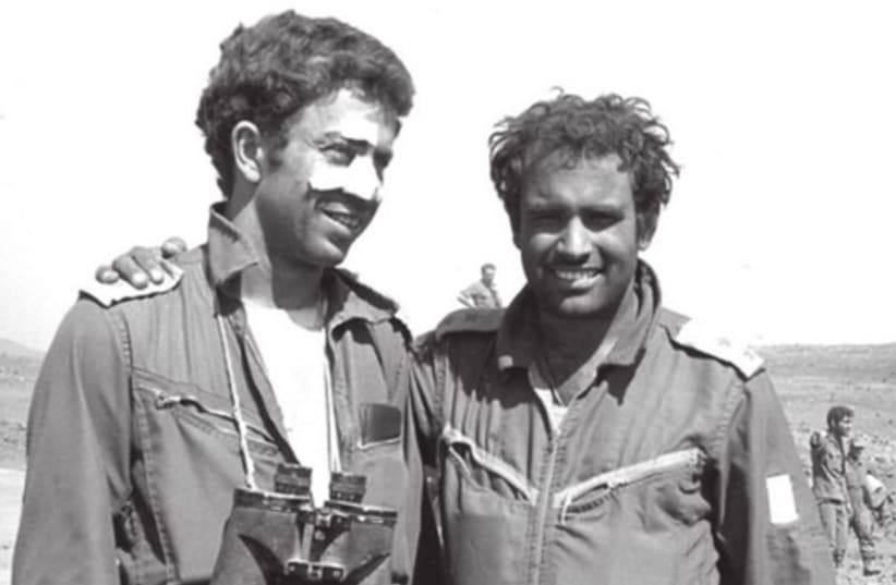 AVIGDOR KAHALANI (right) and Yossi Ben-Hanan  521 (photo credit: IDF Archives)