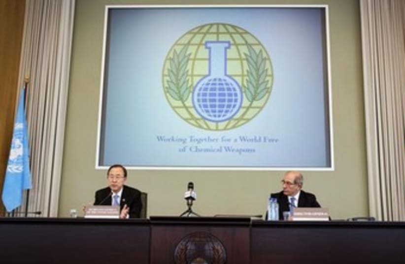 Ban Ki-moon and Ahmet Uzumcu  of the OPCW 370 (photo credit: REUTERS/Michael Kooren)
