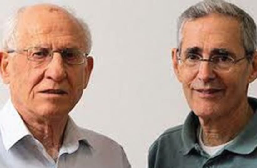 PROF. AHARON RAZIN (left) and Prof. Howard (Chaim) Cedar370 (photo credit: Hebrew University)