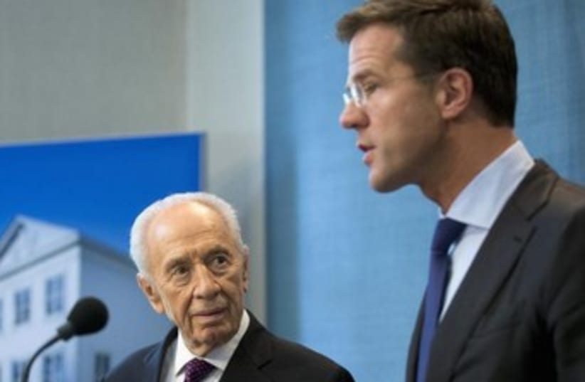 Shimon Peres and Dutch Prime Minister Mark Rutte 370 (photo credit: REUTERS/Bart Maat)