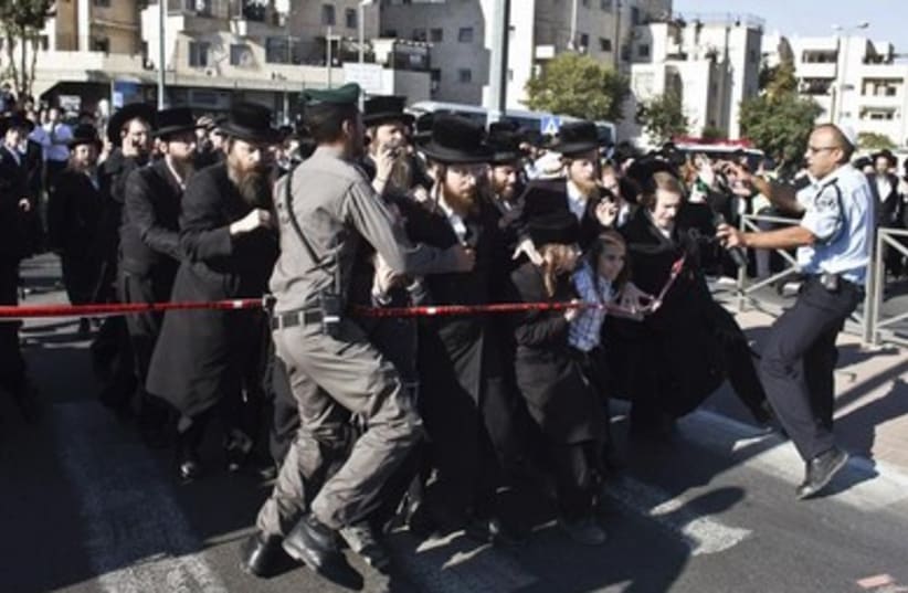 Mourning Rabbi Ovadia Yosef (photo credit: Reuters)