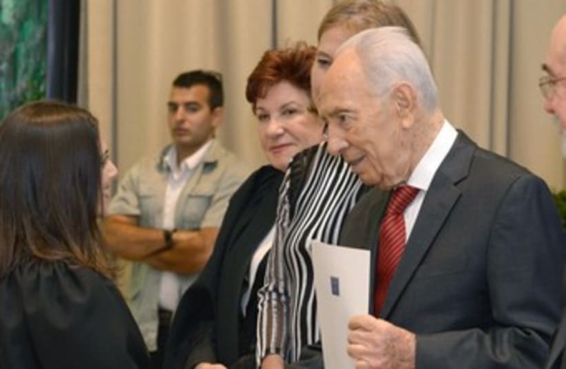 Shimon Peres with judge at ceremony 370 (photo credit: President’s Spokesman)