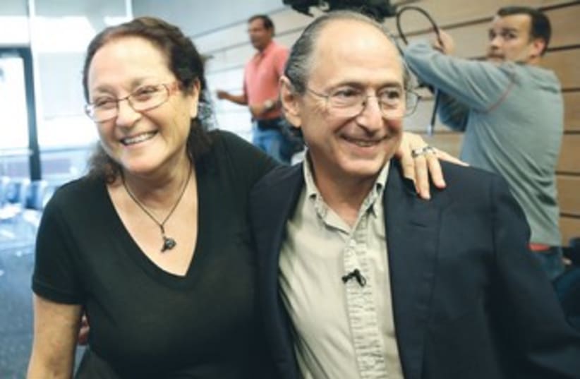 Michael Levitt celebrates Nobel win with wife 370 (photo credit: REUTERS)