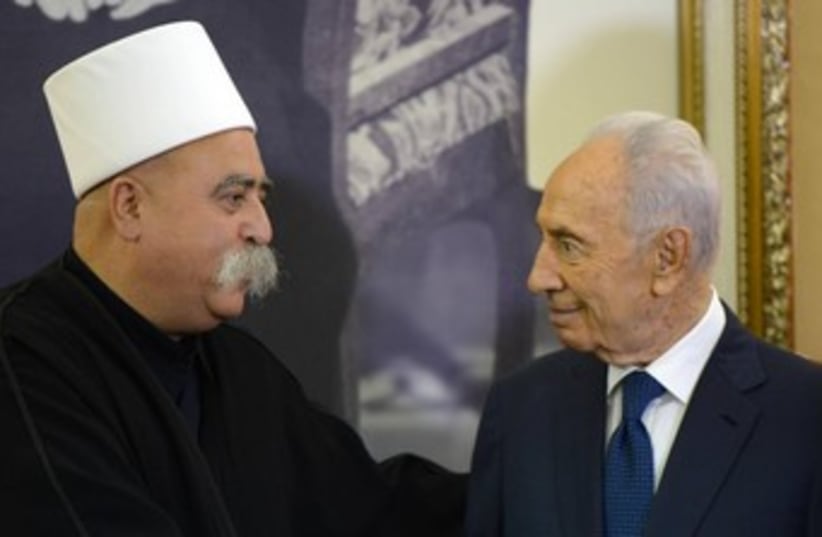Peres meets Druze Golan community (photo credit: GPO)