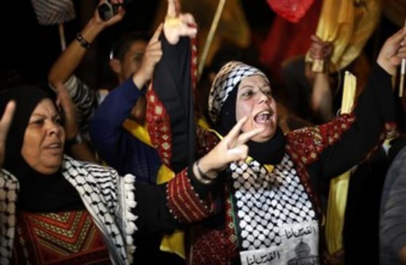 palestinians celebrate prisoner release 370 (photo credit: REUTERS)
