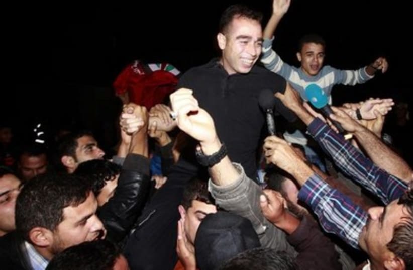 Palestinians prisoner released October 30, 2013 390 (photo credit: REUTERS)