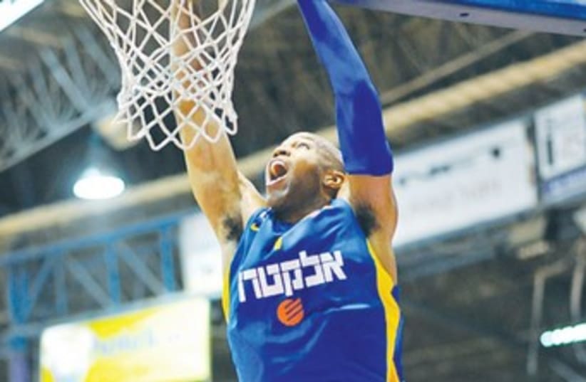 Alex Tyus Maccabi Tel Aviv 370 (photo credit: Asaf Kliger)
