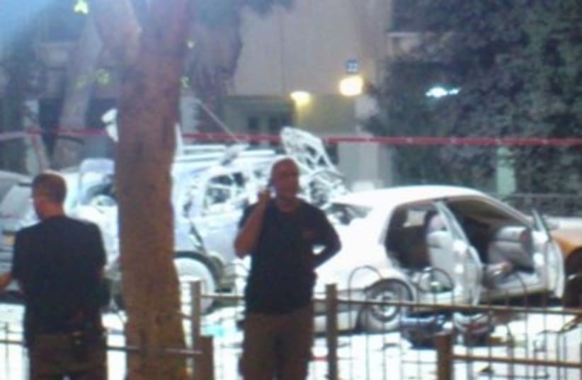 Scene of car explosion, Tel Aviv, November 7, 2013 370 (photo credit: Ben Hartman)