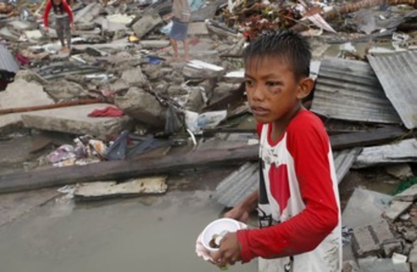 Philippines typhoon 370 (photo credit: REUTERS)