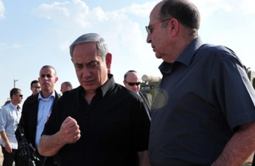 Netanyahu and Yaalon talking 370 (photo credit: Courtesy Defense Ministry)